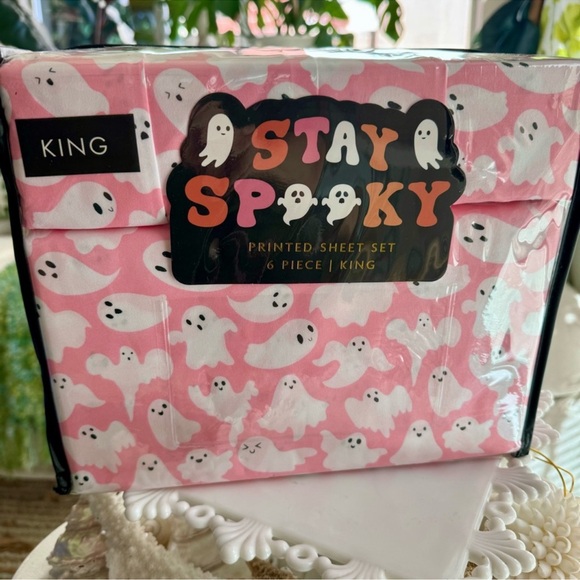 NIP! Ghostly 👻Pink Halloween Ghost King Size Sheet Set - Picture 1 of 5